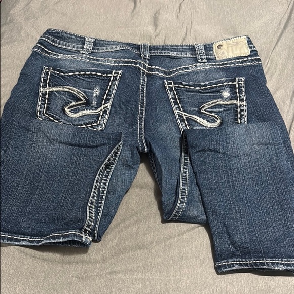 Silver Jeans Distressed Aiko Capri - Picture 3 of 5